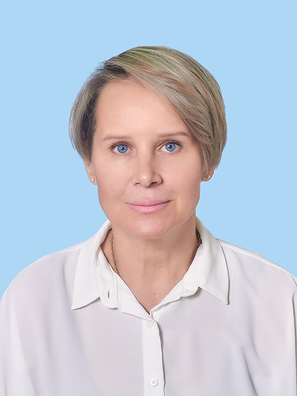 Инструктор по физической культуре Смольникова Елена Юрьевна.
